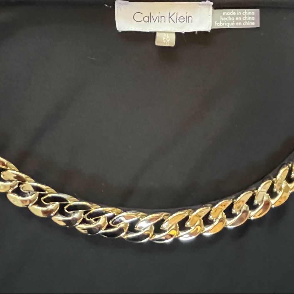 Extra large Calvin Klein women’s blouse with a gold chain accent. - Picture 4 of 4